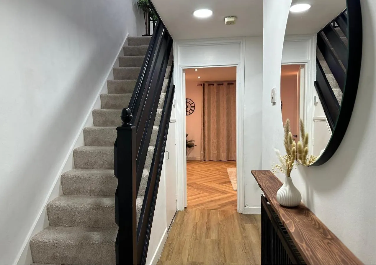 Apartment Bella-Ruiz Home For Your Perfect Staycation London