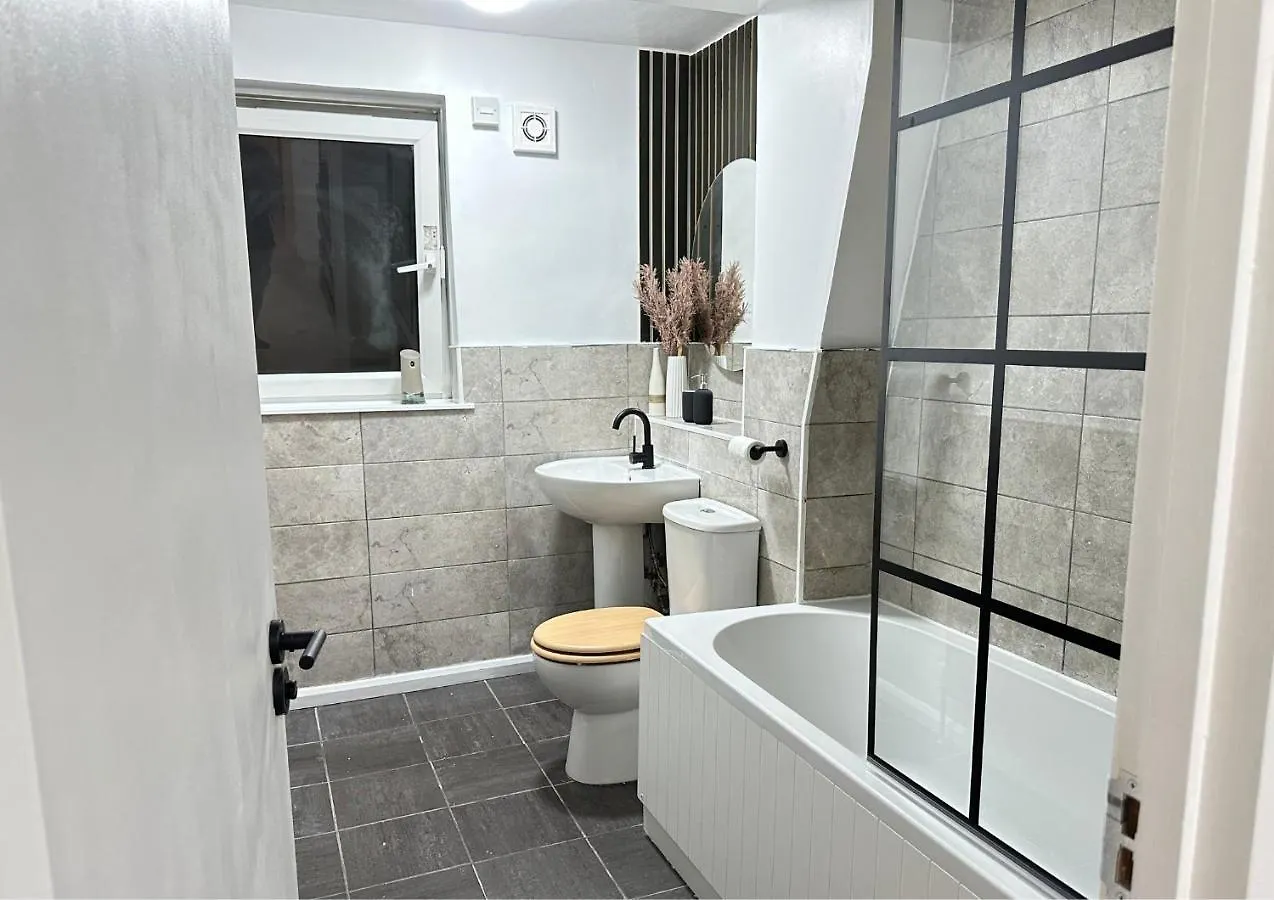 Bella-Ruiz Home For Your Perfect Staycation London