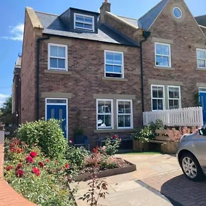 https://columbo-cottage-whitby.yorkshirehotels.net