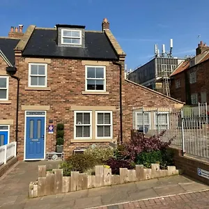 https://sherlock-cottage-whitby.yorkshirehotels.net